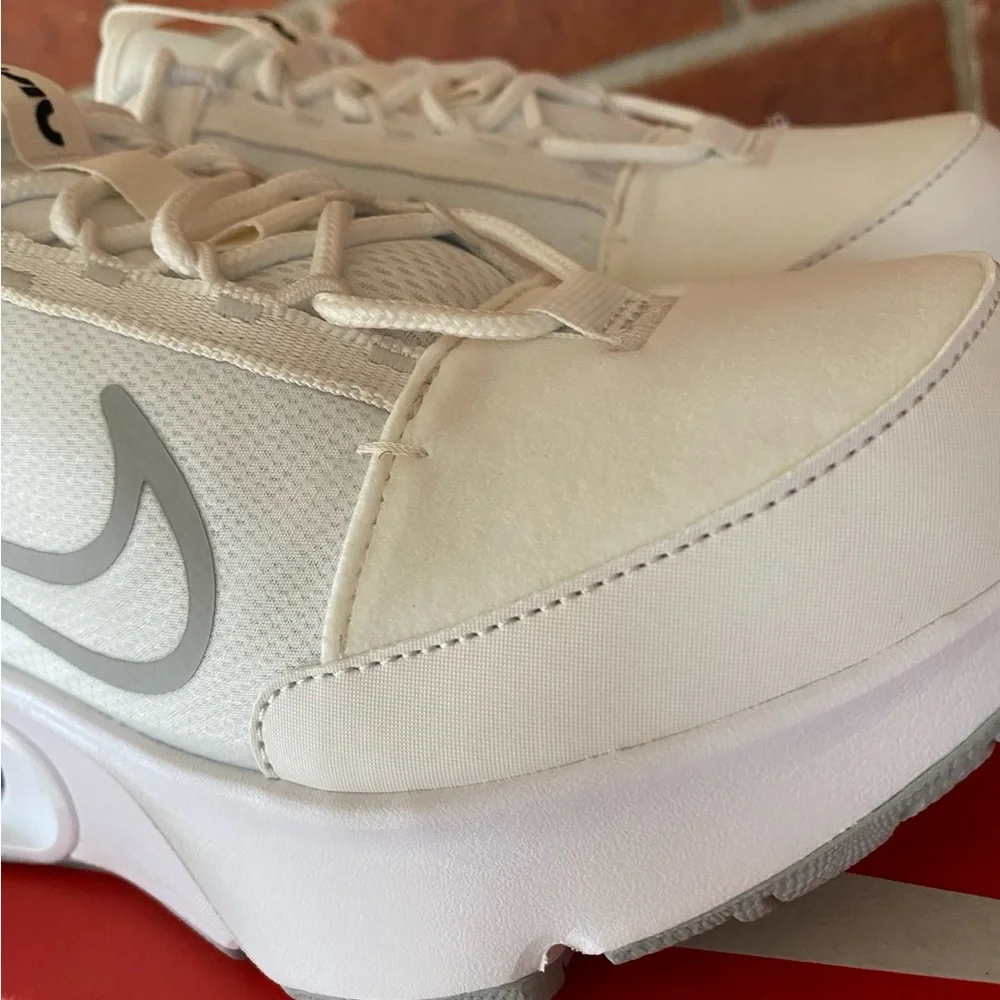 Nike Air Max Intrlk Women’s White Grey New Sneakers NIB Lifestyle Shoes - Picture 5 of 10